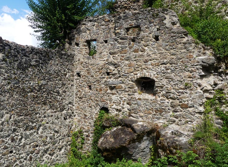 Ortenburg Zwingermauer (Foto 2021)